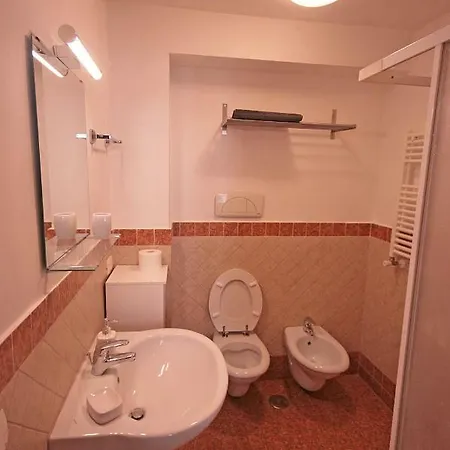 Trastevere 3 Bedrooms Apartment *